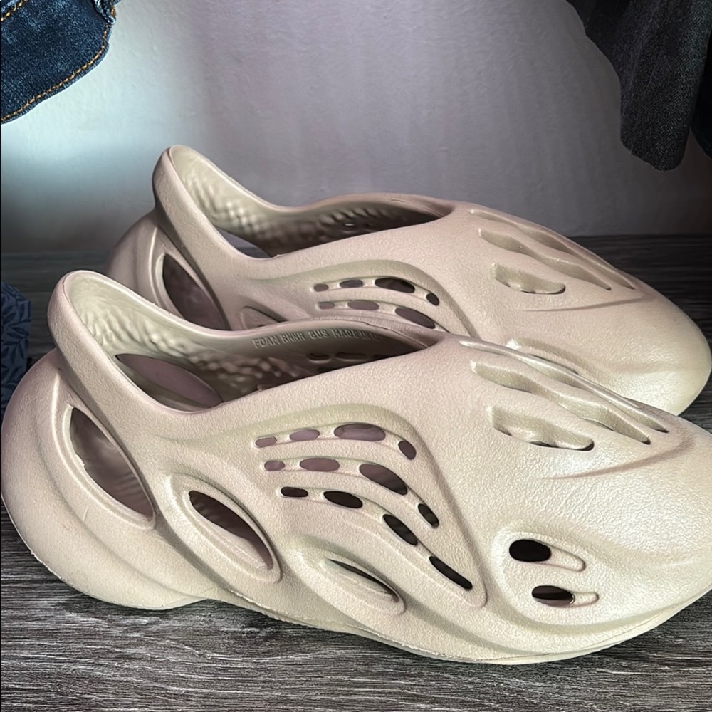 YEEZY Foam RNNR